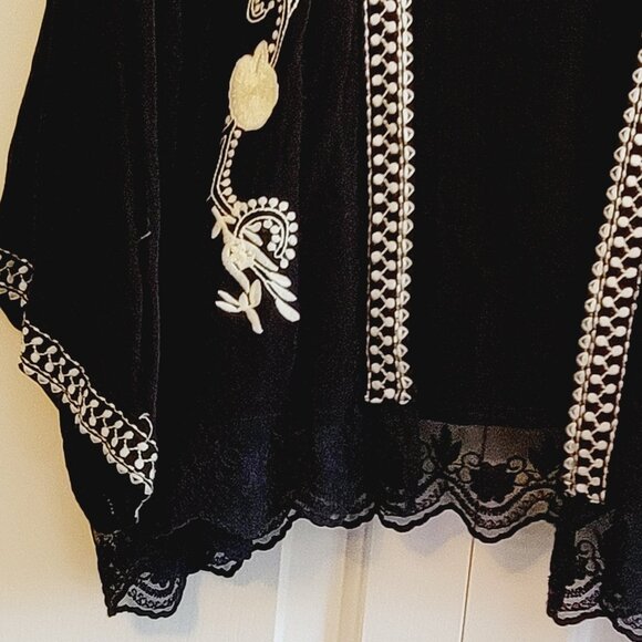 Embroidered Semi-sheer Kimono With Lace Trim - Picture 2 of 2